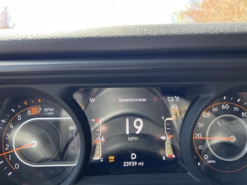 Used 2024 Jeep Wrangler Unlimited Sport AWD/4WD image 18