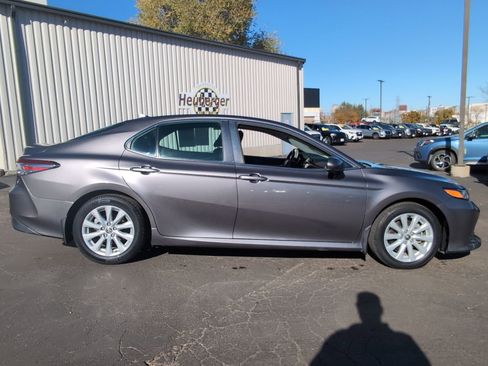 Used 2020 Toyota Camry LE image 8