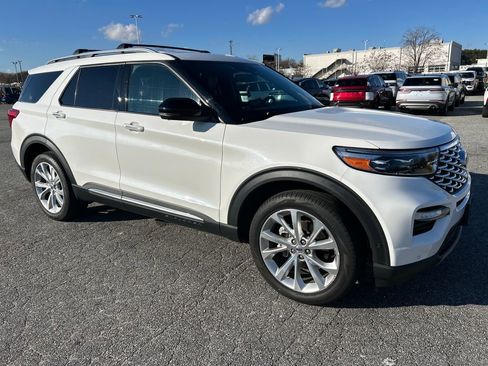 Used 2022 Ford Explorer Platinum w/ Equipment Group 601A image 9