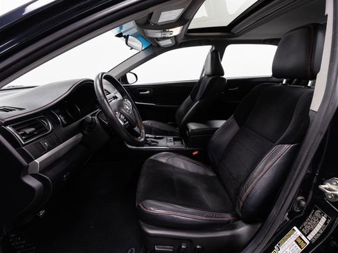 Used 2017 Toyota Camry XSE w/ Moonroof Package image 4