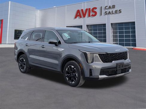 Used 2024 Kia Sorento S image 9