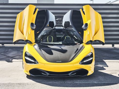 Used 2019 McLaren 720S RWD image 22
