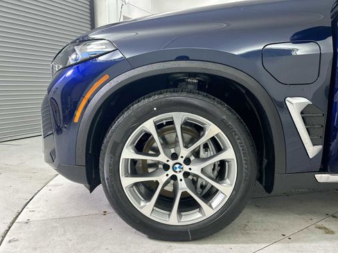 New 2026 BMW X5 xDrive50e w/ Premium Package image 19