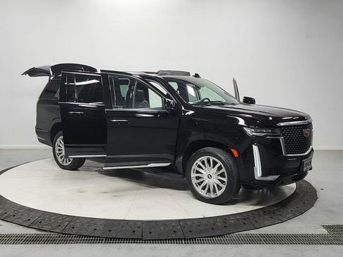 Used 2023 Cadillac Escalade ESV Premium Luxury RWD image 9
