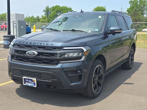 Certified 2023 Ford Expedition Limited AWD/4WD image 2