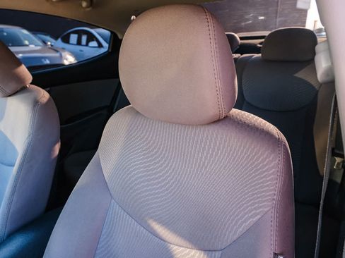 Used 2016 Hyundai Elantra SE FWD image 22