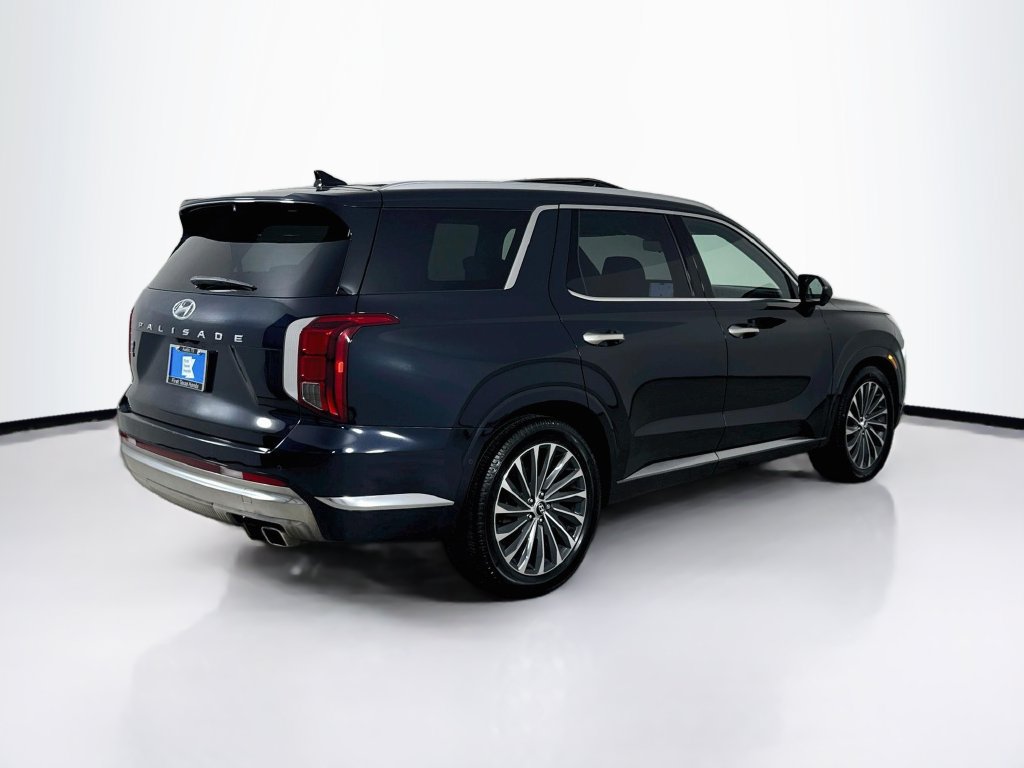 Used 2023 Hyundai Palisade Calligraphy w/ Cargo Package FWD image 7