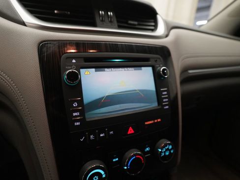 Used 2016 Chevrolet Traverse LT w/ Style and Technology Package FWD image 19