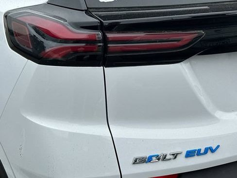 Used 2023 Chevrolet Bolt EUV Premier w/ Sun & Sound Package FWD image 8
