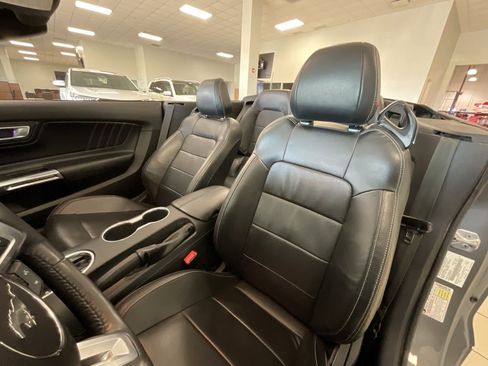 Used 2021 Ford Mustang Premium image 10