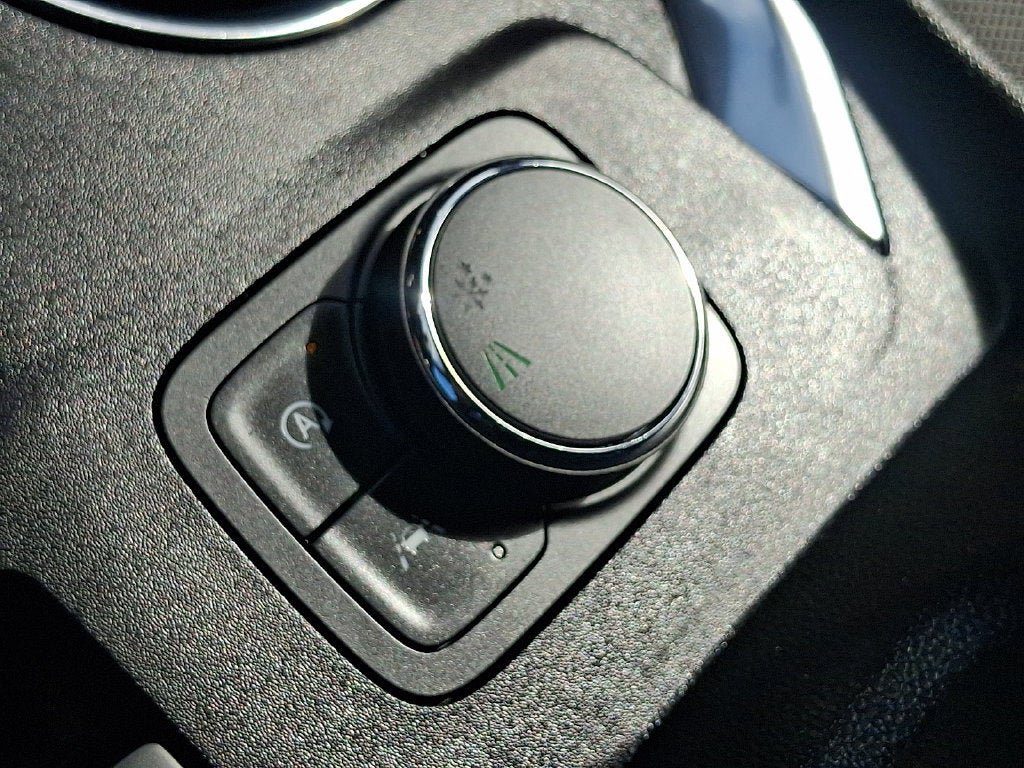 Certified 2023 Chevrolet Traverse LT FWD image 25