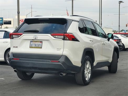 Used 2021 Toyota RAV4 XLE image 4
