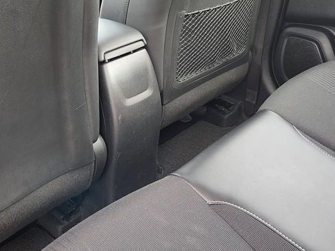 Used 2022 Hyundai Venue Limited image 17