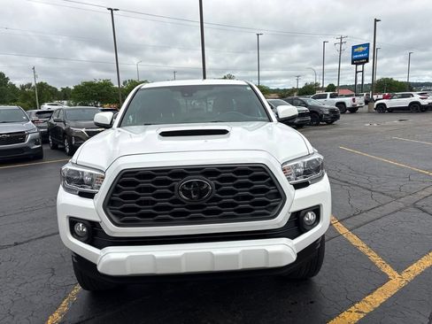 Used 2023 Toyota Tacoma TRD Sport AWD/4WD image 7