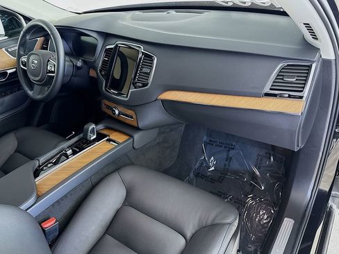 Certified 2025 Volvo XC90 B6 Plus image 30