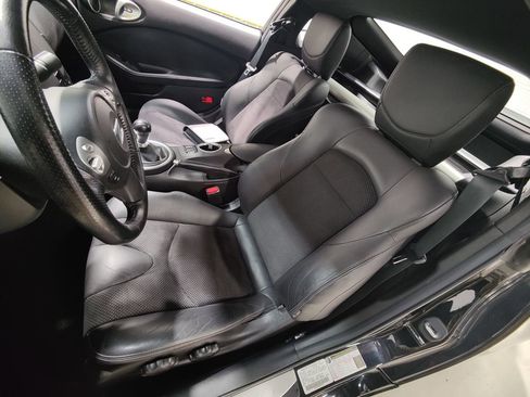 Used 2009 Nissan 370Z Touring image 22