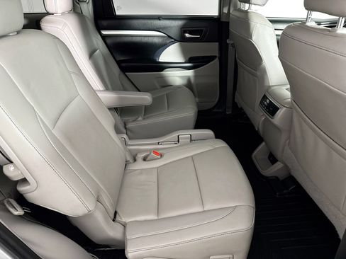 Used 2019 Toyota Highlander XLE image 34