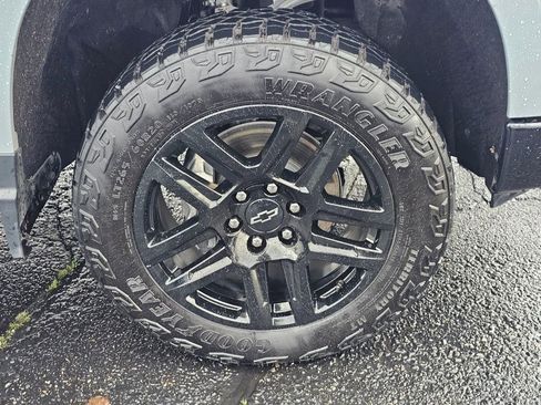 Used 2024 Chevrolet Silverado 1500 Custom Trail Boss w/ Dark Appearance Package image 9