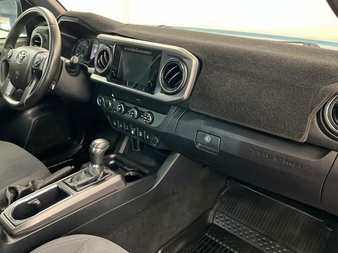 Used 2019 Toyota Tacoma TRD Off-Road w/ Technology Package AWD/4WD image 23