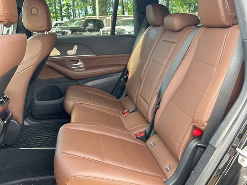 Used 2024 Mercedes-Benz GLS 450 4MATIC image 15