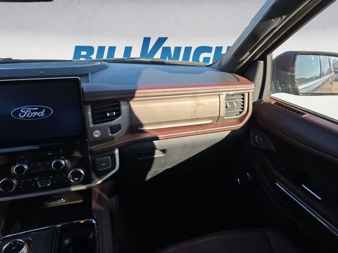 Used 2024 Ford Expedition Limited image 10