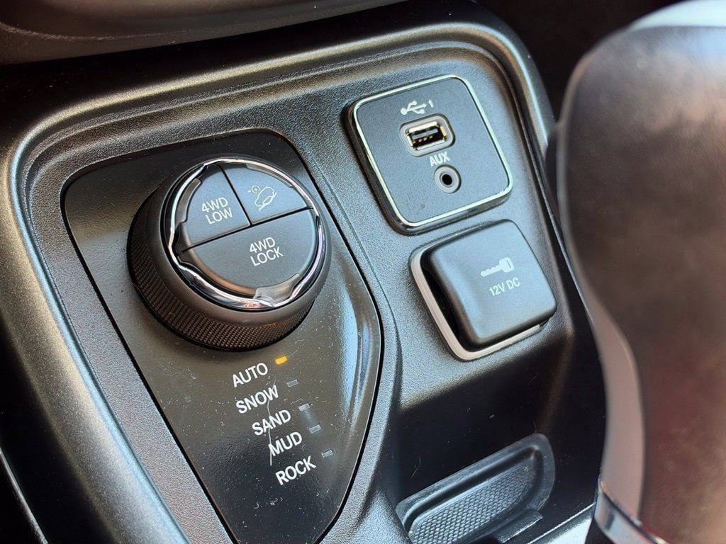 Used 2019 Jeep Compass Trailhawk w/ Leather Interior Group AWD/4WD image 27