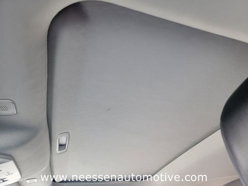 Used 2023 Toyota Highlander XLE image 29