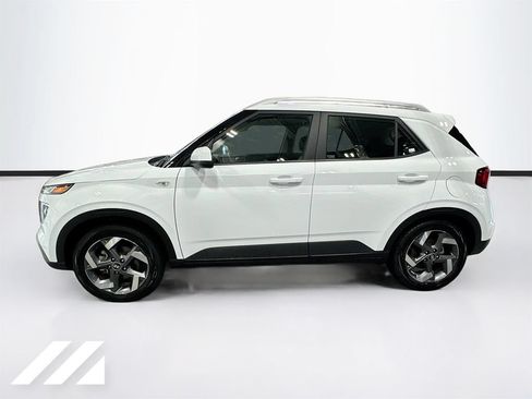Used 2022 Hyundai Venue SEL FWD image 8