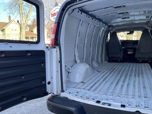 Used 2021 Chevrolet Express 2500 Extended image 18