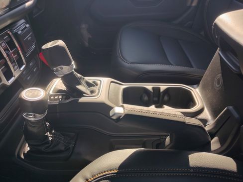 New 2025 Jeep Gladiator Sport w/ Premium Package image 19