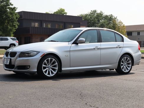 Used 2011 BMW 328i xDrive Sedan AWD/4WD image 11