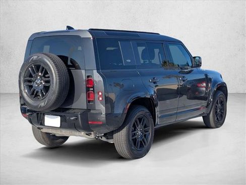 Used 2024 Land Rover Defender 110 X-Dynamic SE AWD/4WD image 5