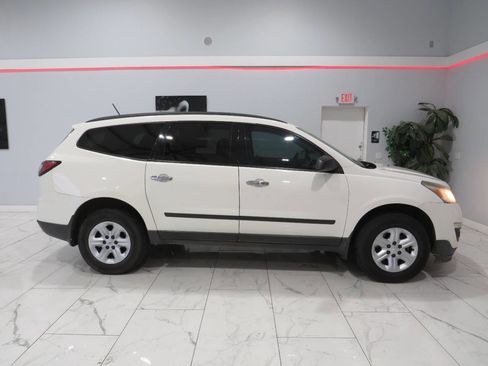 Used 2014 Chevrolet Traverse LS image 2