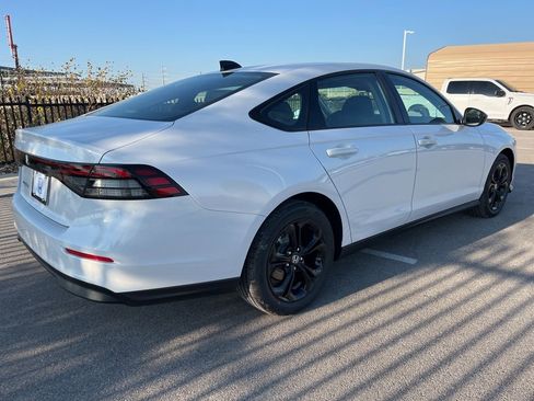 New 2025 Honda Accord SE image 3