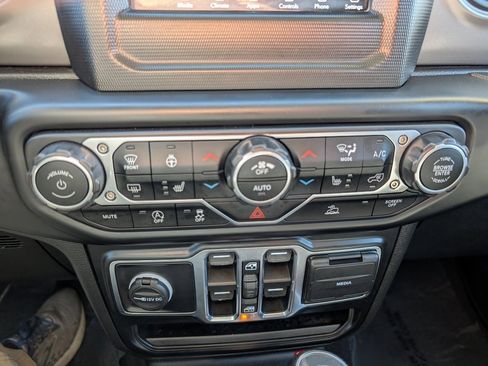 Used 2022 Jeep Gladiator Willys image 18