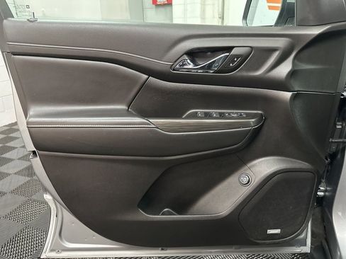 Used 2023 GMC Acadia SLT image 19