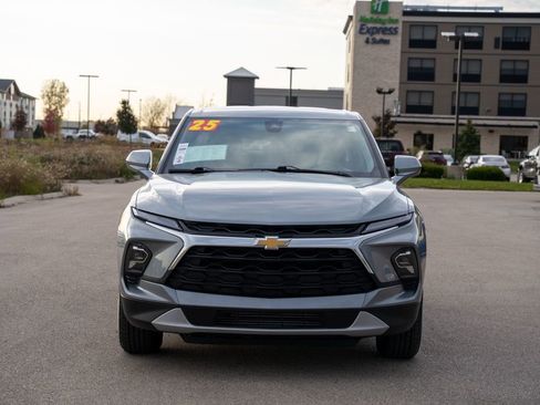 Used 2025 Chevrolet Blazer LT image 2