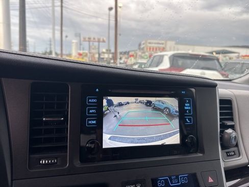 Used 2017 Toyota Sienna XLE w/ XLE Navigation Package image 25