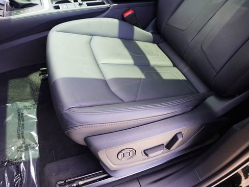Used 2025 Audi Q3 2.0T Premium w/ Convenience Package AWD/4WD image 24