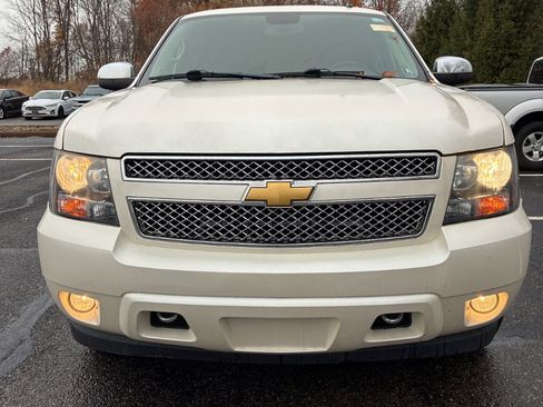 Used 2013 Chevrolet Suburban LTZ image 2
