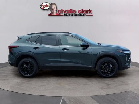 Used 2025 Chevrolet Trax LT FWD image 6