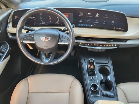 Used 2024 Cadillac XT4 Luxury w/ Cold Weather Package image 27