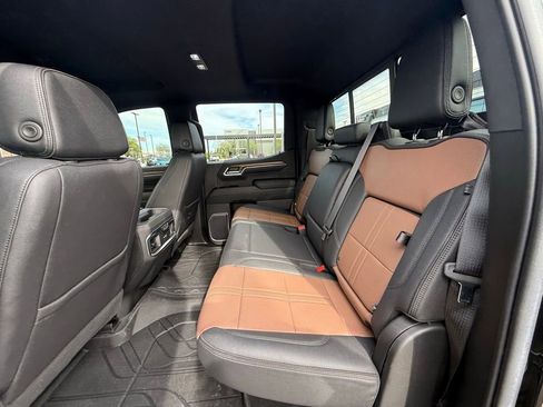 Used 2023 Chevrolet Silverado 1500 High Country w/ High Country Premium Package image 15