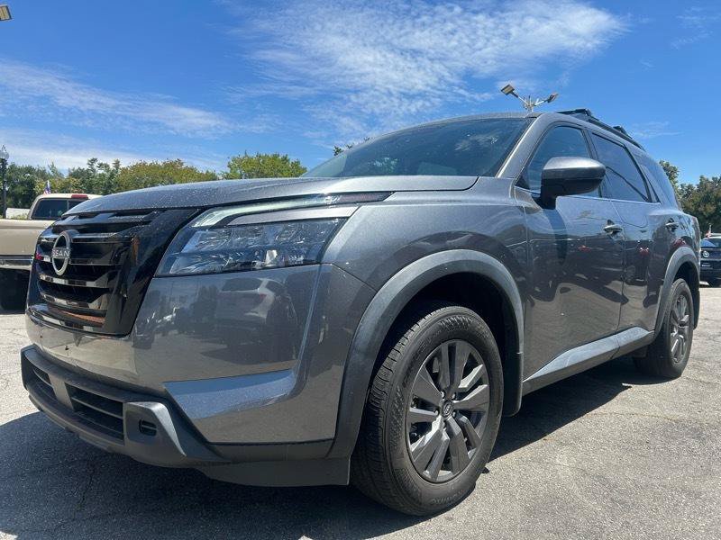 Used 2024 Nissan Pathfinder SV w/ Lighting Package (N92) FWD image 1
