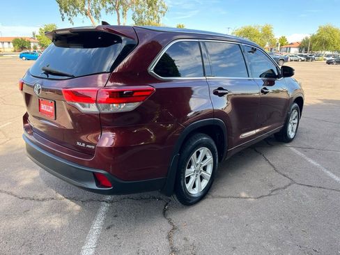 Used 2017 Toyota Highlander XLE image 9