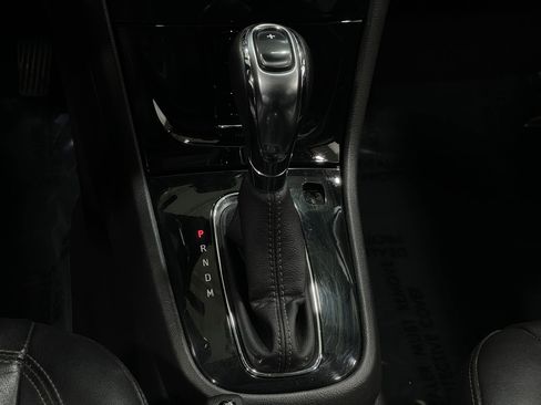 Used 2019 Buick Encore Essence image 28