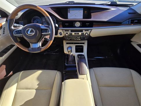 Used 2018 Lexus ES 300h image 11