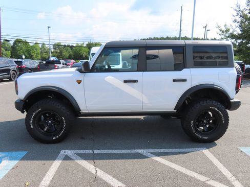 Used 2023 Ford Bronco Badlands AWD/4WD image 8