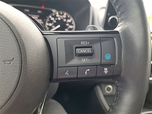 Used 2023 Nissan Rogue SL w/ SL Premium Package image 19