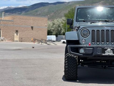 Used 2017 Jeep Wrangler Unlimited Rubicon AWD/4WD image 8